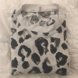 Relaxed fit leopard print crew neck